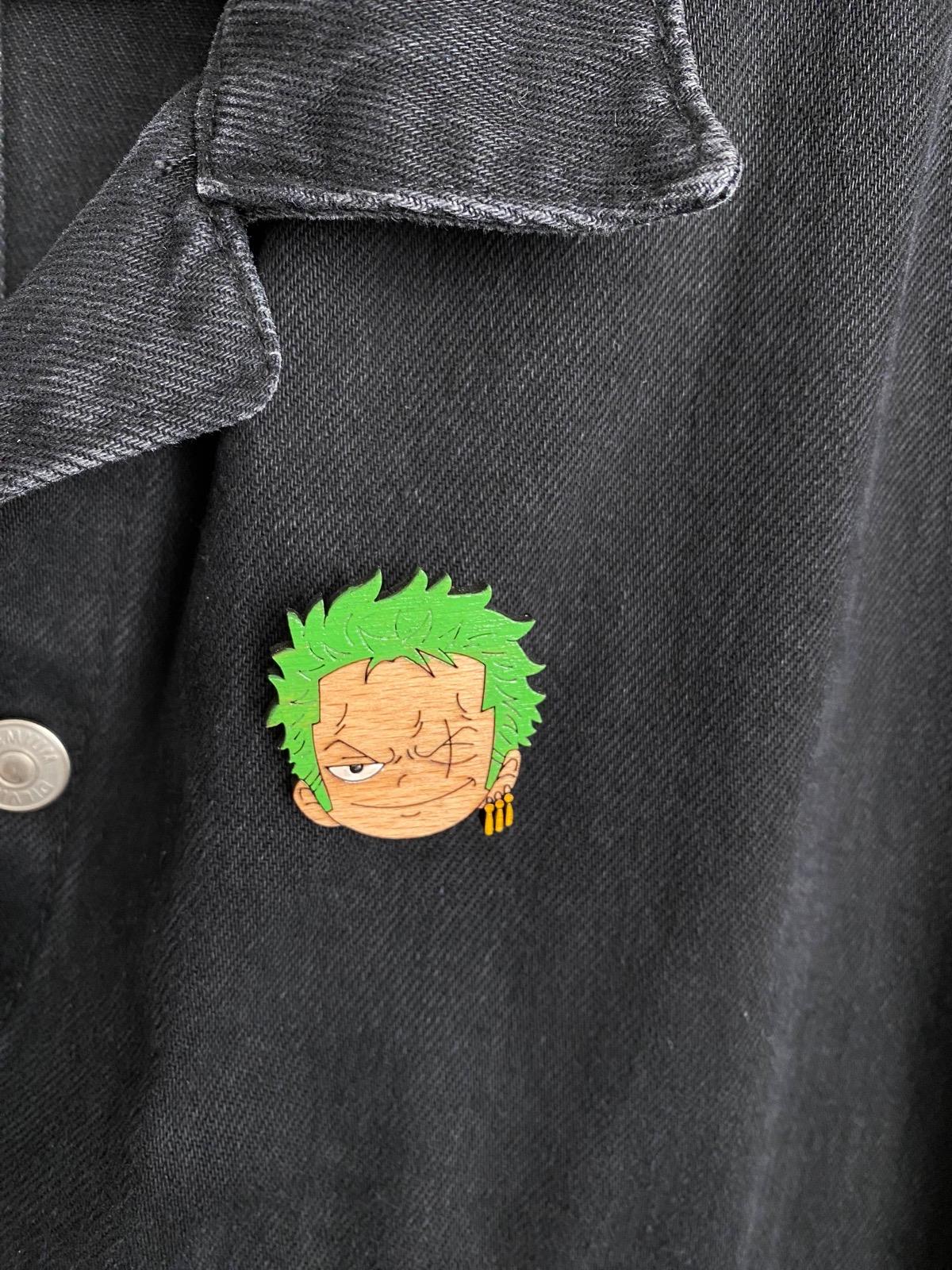 Anime One Piece Zoro Ahşap El Boyaması Broş 