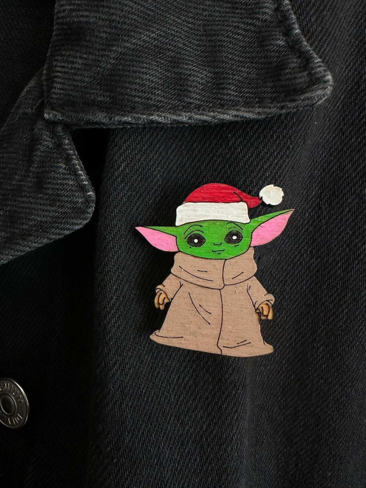 Noel Grogu Baby Yoda Yılbaşı Temalı Ahşap El Boyaması Broş 